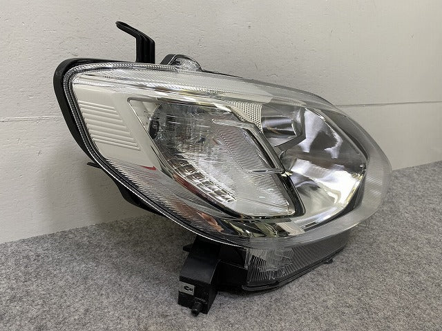 ジャンク!パッソ/ブーン M700A/M710A/M700S/M710S 純正 右 ヘッドライト/ランプ レベライザーLED KOITO 100-69027 81145-B1040(144759)