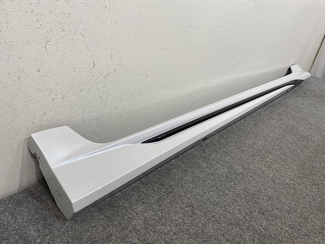 新品!カローラ スポーツ 210系/NRE210H/NRE214H/ZWE211H/ZWE213H/ZWE219H/ 純正 右 サイドステップ/サイドスカート/モデリスタ(144760)