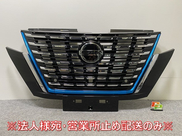 セレナ/ハイウェイスター C27/GFC27/GFNC27 e-POWER/HFC27 純正 後期 フロントグリル/ラジエーターグリル カメラ穴付 62310 5TT4C(144767)
