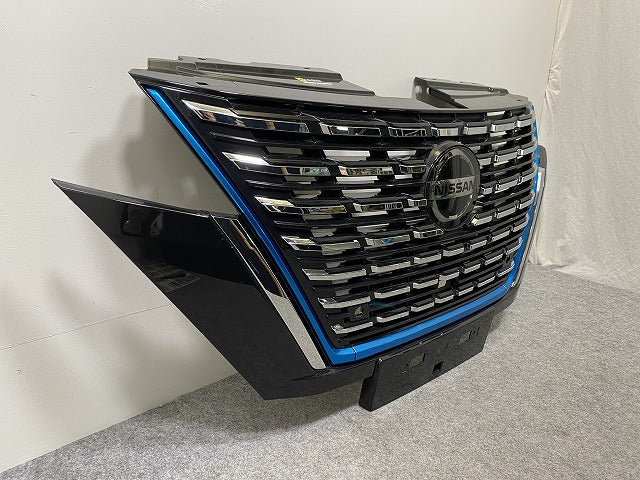 セレナ/ハイウェイスター C27/GFC27/GFNC27 e-POWER/HFC27 純正 後期 フロントグリル/ラジエーターグリル カメラ穴付 62310 5TT4C(144767)
