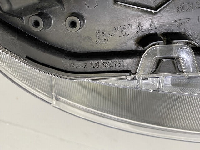 タント カスタム/シフォン カスタム LA650S/LA660S LA650F/LA660F 純正 前期 右 ヘッドライト/ LED レベライザー 刻印Z 100-69075(144803)