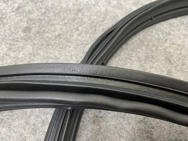 シエンタ MXPC10G/MXPL10G/MXPL15G 純正 リアゲート/バックドア/リアハッチ ウェザーストリップ 250822 114020 67881-52280(144829)
