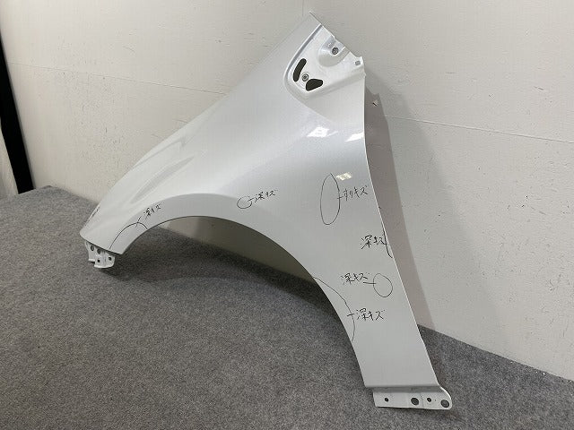 プリウス 50系/ZVW50/ZVW51/ZVW55/プリウス PHV ZVW52 純正 左 フロント フェンダー プラチナホワイトパールマイカ 089 トヨタ(144833)