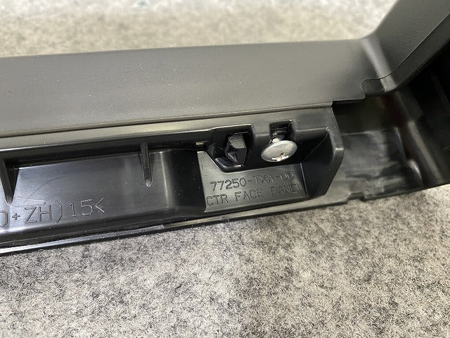 新車取り外し!N-VAN/NVAN/Nバン JJ1/JJ2 純正  オーディオパネル センターパネル インパネ 77250-TXA-00 素地 ホンダ(144846)