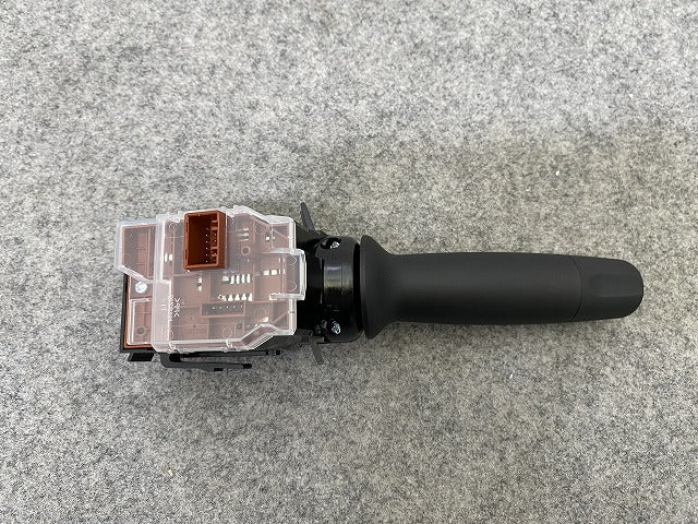 新車取り外し!N-BOX/NBOX Nボックス カスタム/JF5/JF6 純正  ライトスイッチ ウインカー スイッチ レバー ディマー M52531 素地(144861)