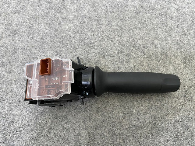 新車取り外し!N-BOX/NBOX Nボックス カスタム/JF5/JF6 純正  ライトスイッチ ウインカー スイッチ レバー ディマー M52531 素地 144863)