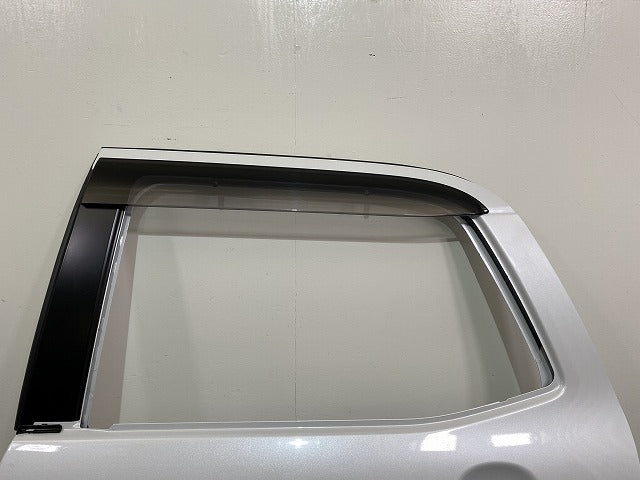 ライズ/ロッキー/レックス Z/G/A200/A210/A201/A202/A/S/F 純正 左 リア ドア バイザー付 シャイニングホワイトパール W25 トヨタ(144872)