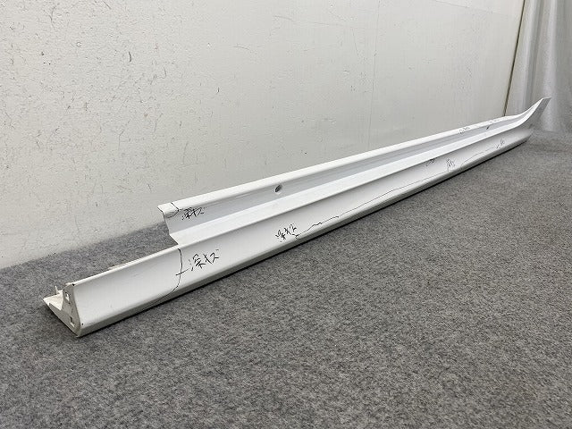 ヤリス KSP210/MXPA10/MXPA15 ハイブリッド/MXPH10/MXPH15 MXPH14/MXPH17 純正 左 サイドステップ/サイドスカート 75860-K0050(144881)