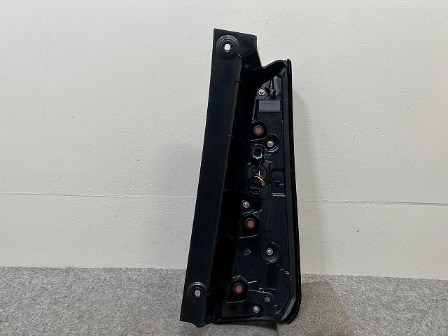 セレナ C28/NC28/FC28/FNC28 e-POWER/GC28/GFC28 純正 左 テールランプ/ライト/レンズ LED KOITO 220-2379Y 日産(144948)