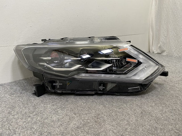 エクストレイル/X-TRAIL T32/NT32/HT32/HNT32 純正 後期 右 ヘッドライト/ランプ LED 刻印W KOITO 100-23746 日産(144949)