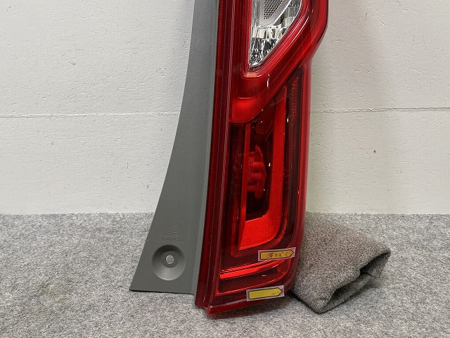 N-BOX/NBOX Nボックス JF3/JF4 純正 右 テールランプ/ライト/レンズ LED ICHIKOH D185 33500-TTA-N116-M1/33501-TTA-N01 ホンダ(144958)