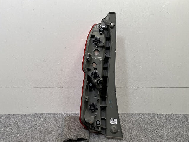 N-BOX/NBOX Nボックス JF3/JF4 純正 右 テールランプ/ライト/レンズ LED ICHIKOH D185 33500-TTA-N116-M1/33501-TTA-N01 ホンダ(144958)