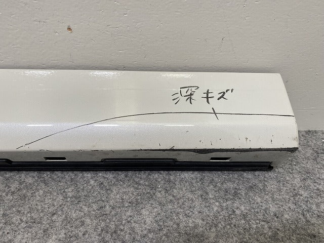 アルファード 30系/AGH30W/AGH35W/GGH30W/GGH35W ハイブリッド/AYH30W 右 スライドドア マッドガード 76905-58050 ホワイトパール(144964)