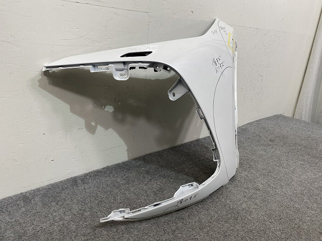 クラウン クロスオーバー AZSH35 RS/TZSH35 純正 左 フロントバンパー 52113-30080 プレシャスホワイトパール 090 トヨタ(144968)