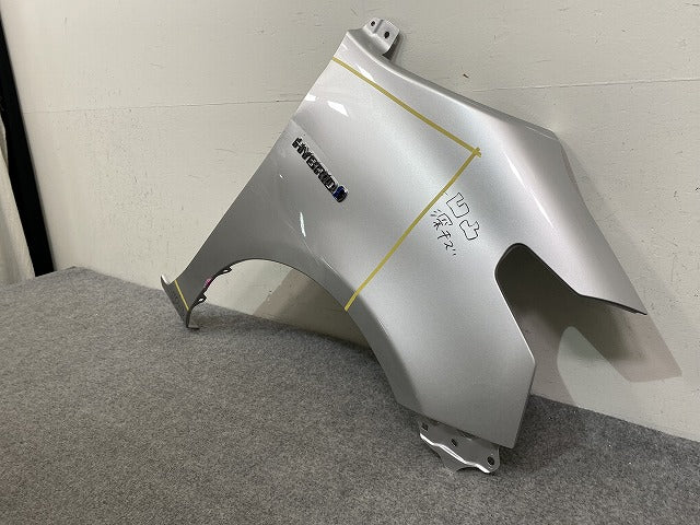 シエンタ 170系/NSP170G/NCP175G ハイブリッド/NHP170G 純正 右 フロント フェンダー シルバーメタリック 1F7 トヨタ(144971)