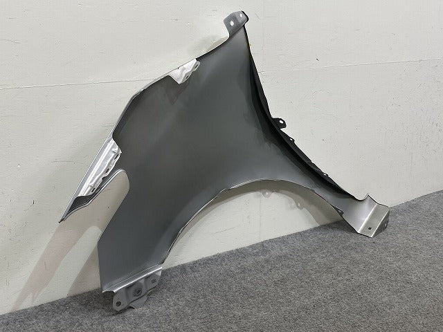 シエンタ 170系/NSP170G/NCP175G ハイブリッド/NHP170G 純正 右 フロント フェンダー シルバーメタリック 1F7 トヨタ(144971)