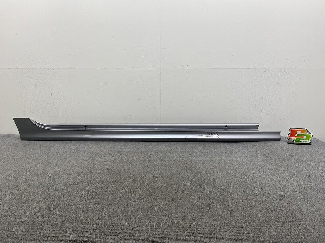ヤリス KSP210/MXPA10/15/MXPH10/15/14/17 純正 右 サイドステップ/サイドスカート 75850-K0050 シルバーメタリック 1L0(145005)
