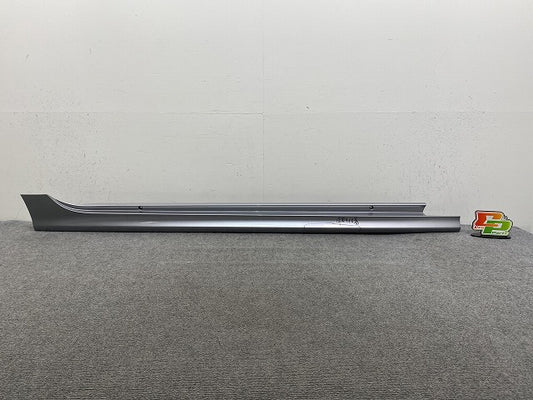 ヤリス KSP210/MXPA10/15/MXPH10/15/14/17 純正 右 サイドステップ/サイドスカート 75850-K0050 シルバーメタリック 1L0(145005)