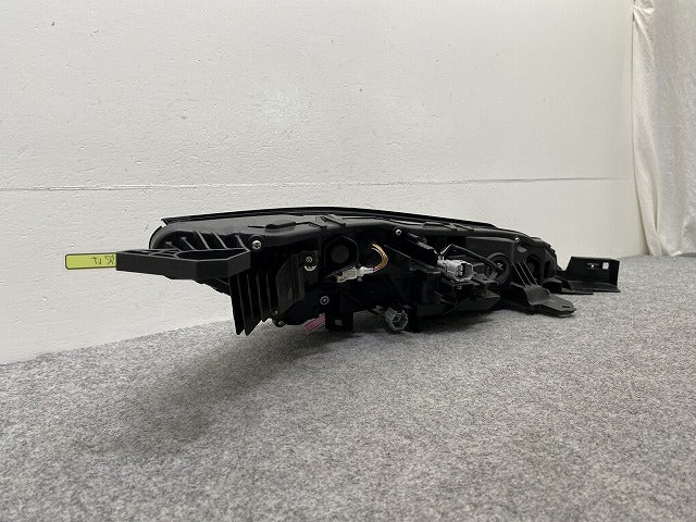 ジャンク!エクストレイル/X-TRAIL T33/SNT33 純正 左 ウィンカー LED 刻印Y2 コンビネーションランプ KOITO 210-2378T 日産(145036)