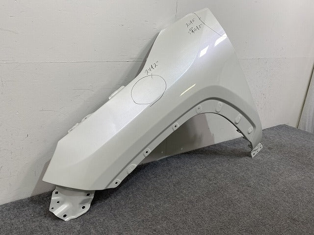 RAV4 ラブ4 MXAA52/MXAA54/AXAH52/AXAH54 左 フロント フェンダー ホワイトパールクリスタルシャイン 070 トヨタ(145037)