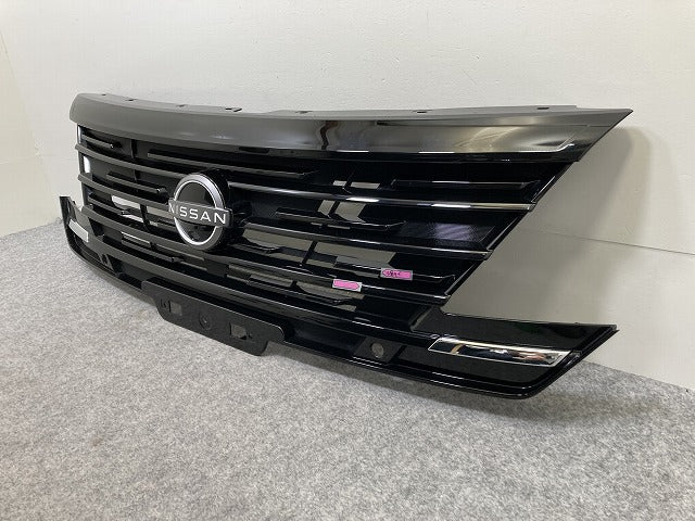 セレナ C28/NC28/FC28/FNC28 e-POWER/GC28/GFC28 純正 フロント グリル/ラジエーターグリル カメラ穴付 62310 7DA0A/62310 7DA1A(145081)