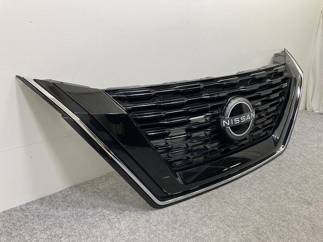 エクストレイル/X-TRAIL T33/SNT33 純正 フロント グリル/ラジエーターグリル 62310 6RU0A/B/C/D ブラック メタリック 日産(145083)
