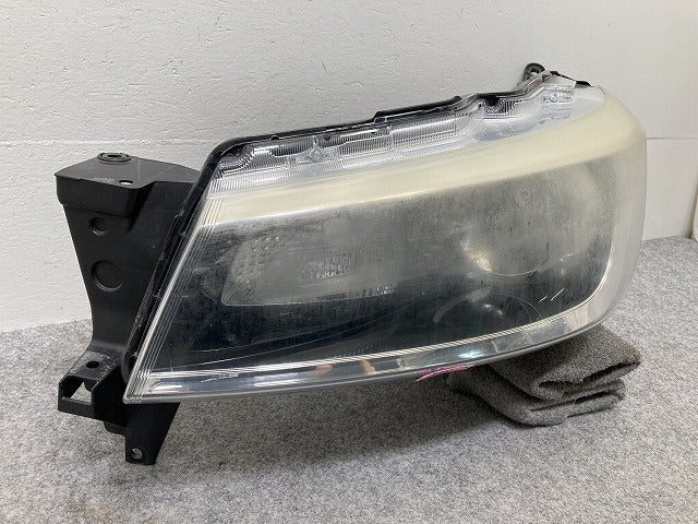 ソリオ MA26S/MA36S/MA46S 純正 左 ヘッドライト/ランプ レベライザーLED KOITO 100-59332 スズキ(145100)
