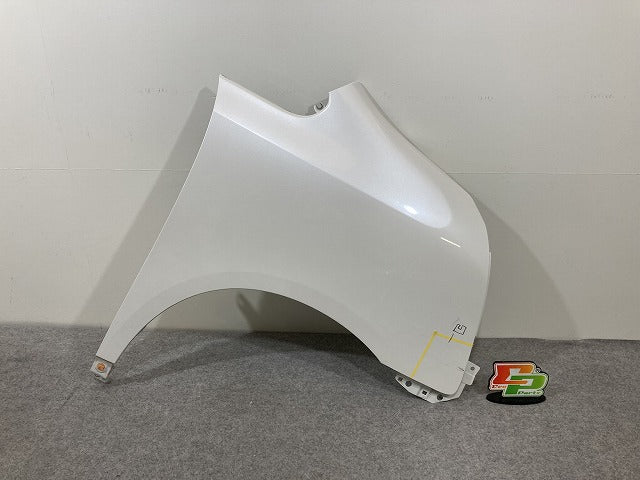 ノア NOAH 70系/ZRR70G/ZRR75G/ZRR70W/ZRR75W 純正 右 フロント フェンダー ホワイトパールクリスタルシャイン 070 トヨタ(145124)