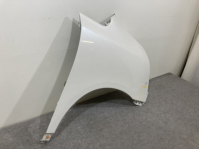 ノア NOAH 70系/ZRR70G/ZRR75G/ZRR70W/ZRR75W 純正 右 フロント フェンダー ホワイトパールクリスタルシャイン 070 トヨタ(145124)