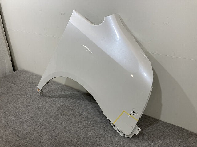 ノア NOAH 70系/ZRR70G/ZRR75G/ZRR70W/ZRR75W 純正 右 フロント フェンダー ホワイトパールクリスタルシャイン 070 トヨタ(145124)