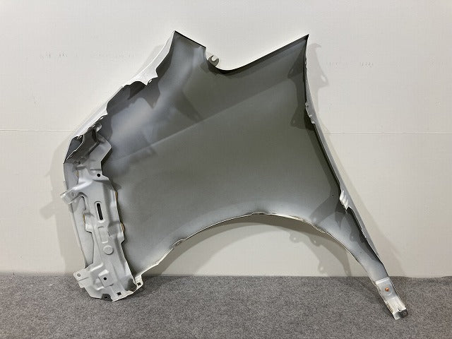 ノア NOAH 70系/ZRR70G/ZRR75G/ZRR70W/ZRR75W 純正 右 フロント フェンダー ホワイトパールクリスタルシャイン 070 トヨタ(145124)