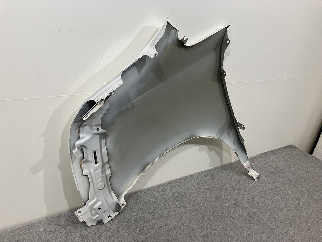 ノア NOAH 70系/ZRR70G/ZRR75G/ZRR70W/ZRR75W 純正 右 フロント フェンダー ホワイトパールクリスタルシャイン 070 トヨタ(145124)