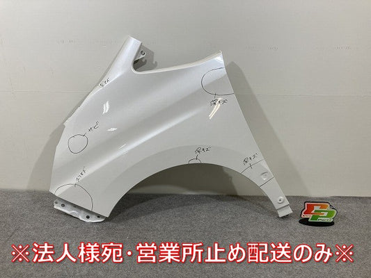 ヴォクシー VOXY ZS/煌 80系/ZRR80W/ZRR85W ハイブリッド/ZWR80W 純正 左 フロント フェンダー ホワイトパールクリスタルシャイン(145125)
