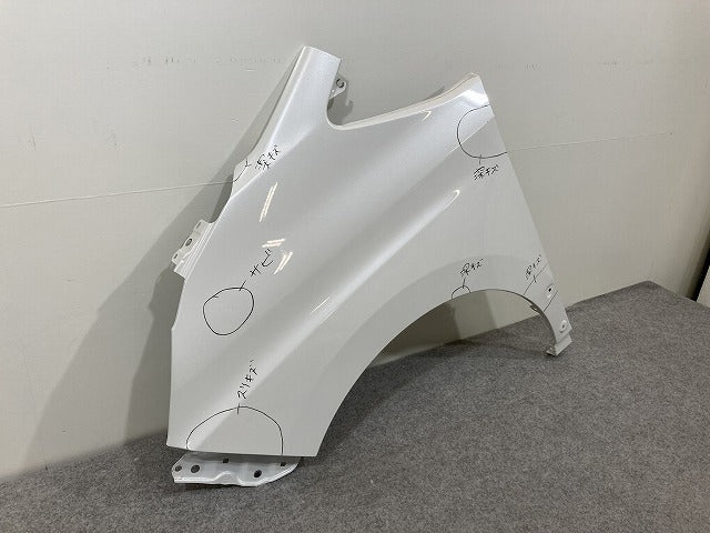 ヴォクシー VOXY ZS/煌 80系/ZRR80W/ZRR85W ハイブリッド/ZWR80W 純正 左 フロント フェンダー ホワイトパールクリスタルシャイン(145125)