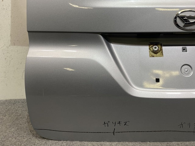 タント LA600S/LA610S 純正 リアゲート/バックドア/リアハッチ 内張り付 67500-B2342 ブライトシルバーメタリック S28 ダイハツ(145165)