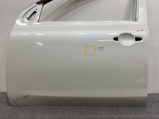 マーチ K13 純正 左 フロント ドア バイザー付 ブリリアントホワイトパール QAB 日産(145167)