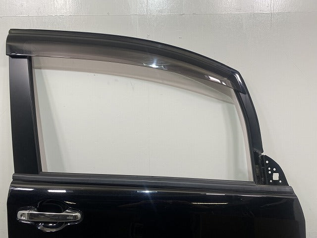 ヴォクシー VOXY 80系/ZRR80W/ZRR85W/ZRR80G/ZRR85G ハイブリッド/ZWR80W/ZWR80G 純正 右 フロントドア 内張バイザーサイドパネル(145168)