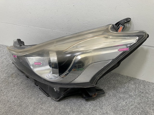 プリウスα/アルファ ZVW40W/ZVW41W 純正 後期 左 ヘッドライト/ランプ LED レベライザー 刻印A2 KOITO 47-65 トヨタ(145174)