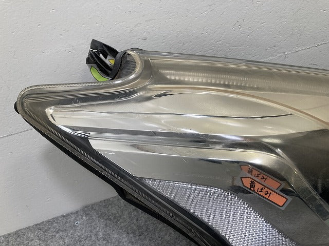 プリウスα/アルファ ZVW40W/ZVW41W 純正 後期 右 ヘッドライト/ランプ LED レベライザー 刻印A2 KOITO 47-65 トヨタ(145175)