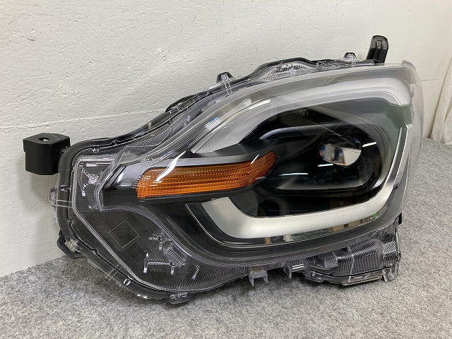 シエンタ MXPC10G ハイブリッド/MXPL10G/MXPL15G 純正 左 ヘッドライト/ランプ LED 刻印S1 KOITO 52-340 81185-52P10 トヨタ(145181)