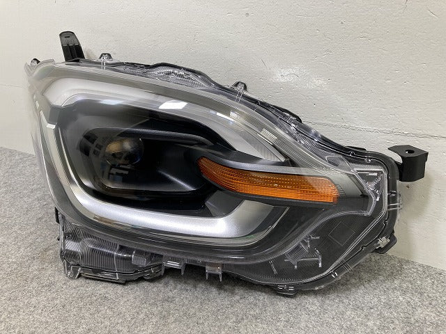シエンタ MXPC10G ハイブリッド/MXPL10G/MXPL15G 純正 右 ヘッドライト/ランプ LED 刻印S1 KOITO 52-340 81145-52P10 トヨタ(145187)