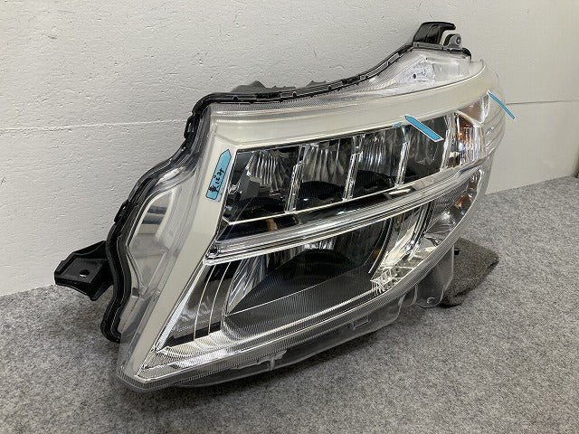 ルーミー/トール/カスタム M900A/M910A/M900S/M910S 純正 前期 左 ヘッドライト/ランプ レベライザーLED STANLEY W3918 トヨタ(145194)
