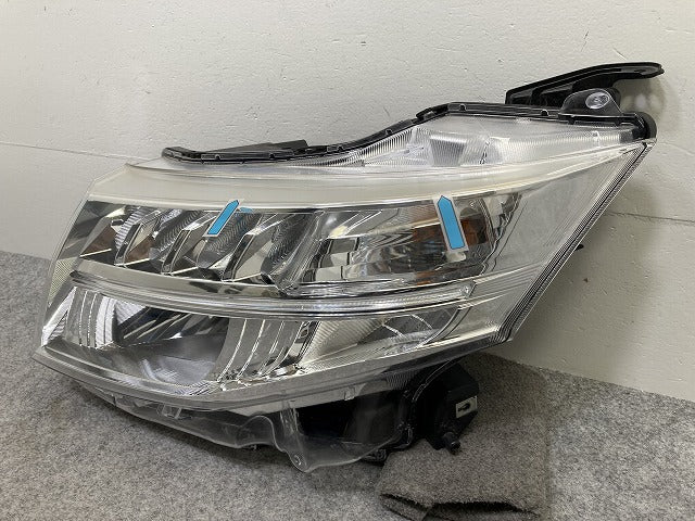 ルーミー/トール/カスタム M900A/M910A/M900S/M910S 純正 前期 左 ヘッドライト/ランプ レベライザーLED STANLEY W3918 トヨタ(145194)