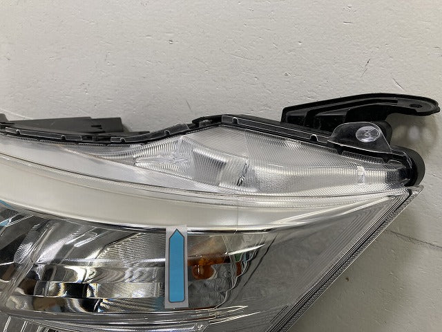 ルーミー/トール/カスタム M900A/M910A/M900S/M910S 純正 前期 左 ヘッドライト/ランプ レベライザーLED STANLEY W3918 トヨタ(145194)