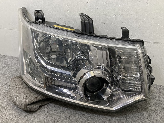 デリカD:5/D5 CV1W/CV2W/CV4W/CV5W 純正 前期 右 ヘッドライト/ランプ キセノン HID レベライザー KOITO 100-87918 三菱(145199)