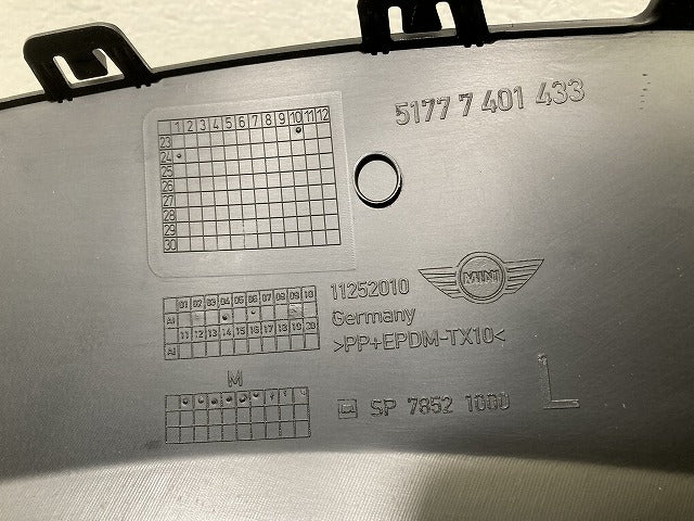 新品!ミニ クロスオーバー(F60) 純正 左 リア クォーター フェンダーアーチモール/オーバーフェンダー 5177 7 401 433 51777401433(145205)