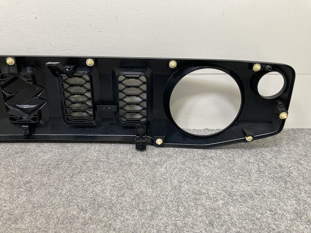 車 美品 スズキ純正 JB64 JB74 ジムニーフロントグリル72111-78R5