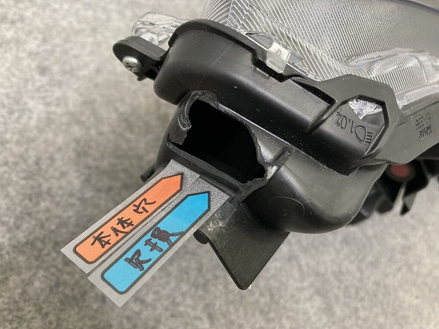 ジャンク!アクア/AQUA MXPK10/MXPK11/MXPK15/MXPK16 純正 左 ヘッドライト/ランプ レベライザーLED KOITO 52-336 トヨタ(145237)