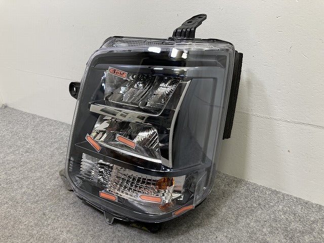 エブリィ/クリッパー NV100/スクラム/ミニキャブ DA17V/W/DR17V/W/DG17V/W/DS17V/W 純正 ヘッドライト/LED A028/35100-61U00(145240)