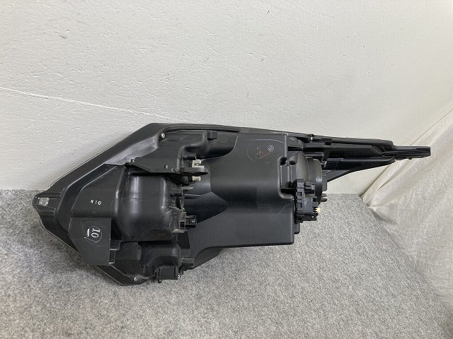 ヴェゼル/VEZEL RU1/RU2/RU3/RU4 純正 前期 右 ヘッドライト/ランプ レベライザーキセノン HID KOITO 100-18085 ホンダ(145242)
